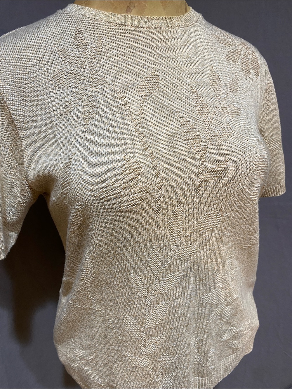 Alfred Dunner Short Sleeve Textured Sweater With Shoulder Padding. 
Petite Large